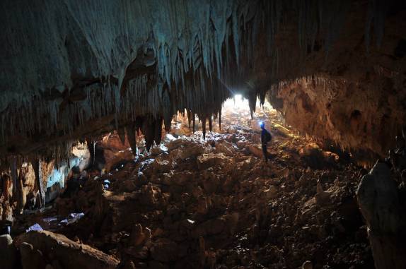 Saindo da Gruta das Rãs, em Aurora do Tocantins - TO